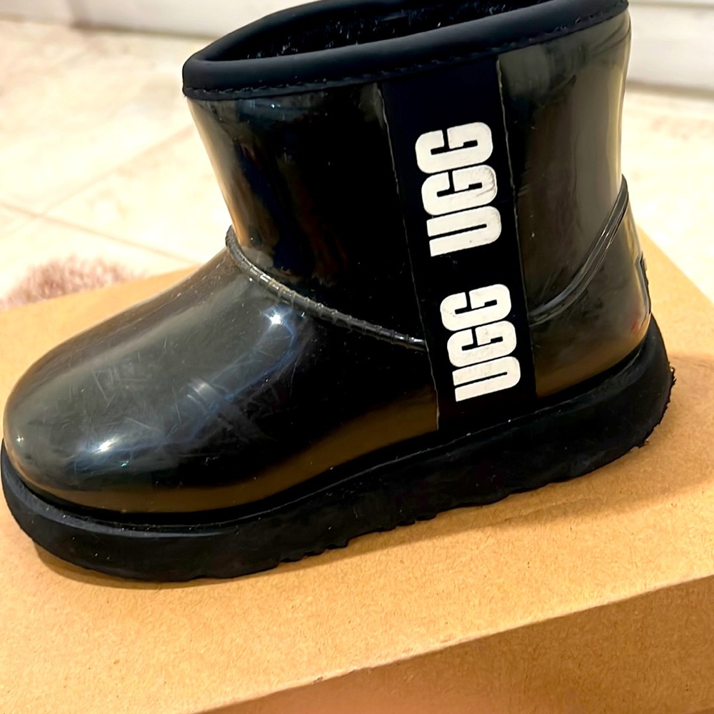 I am selling kids classic clear mini UGGS size 12 toddler all black